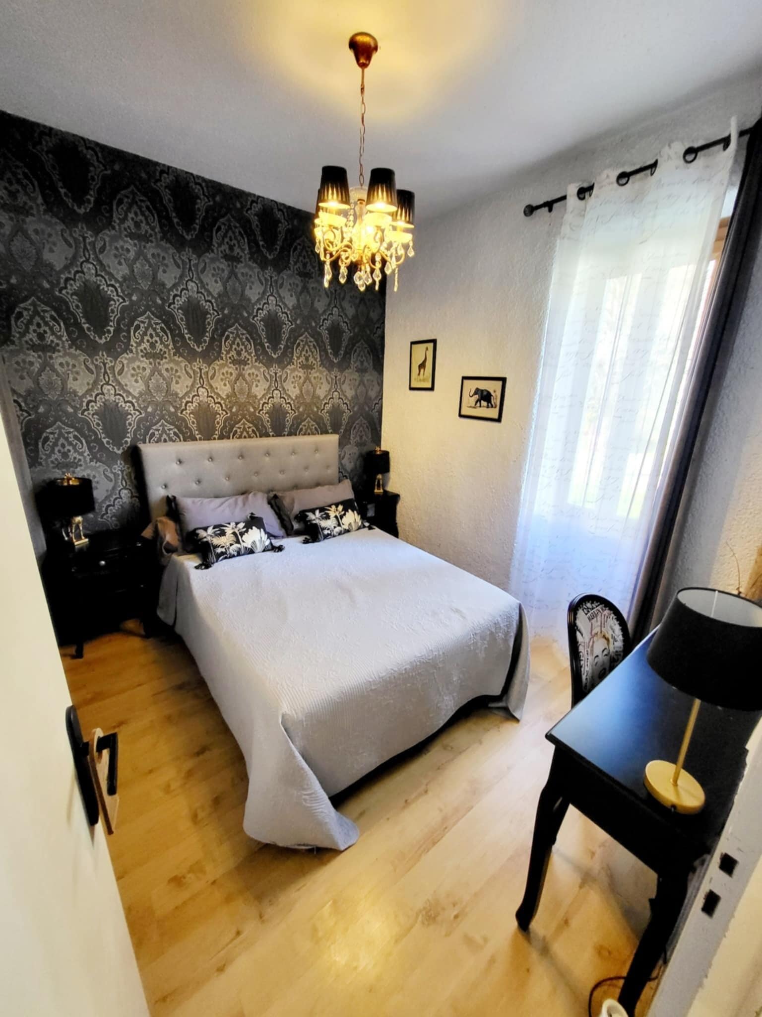 2 Schlafzimmer, Schreibtisch, Bügeleisen/Bügelbrett, Reisekinderbett