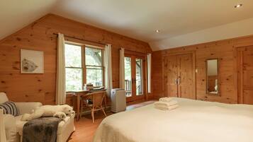 Desk, iron/ironing board, travel crib, WiFi