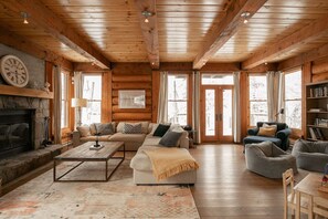 TV, fireplace, stereo