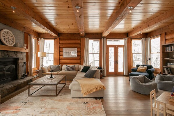 TV, fireplace, stereo