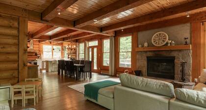 Family Dream Chalet | Kid Gym • HotTub • Fireplace