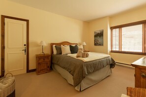 2 bedrooms, desk, iron/ironing board, travel cot