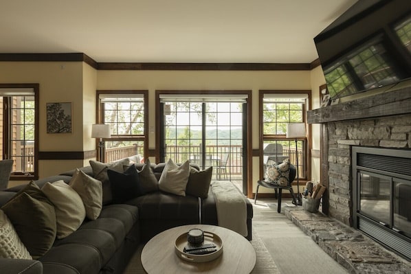 TV, fireplace