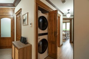 アイロン / アイロン台、WiFi、ベッドシーツ