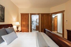 Ferros/tábuas de passar roupa, Wi-Fi, roupa de cama