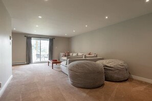 TV, fireplace, stereo