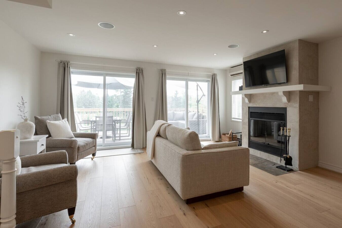 TV, fireplace, stereo