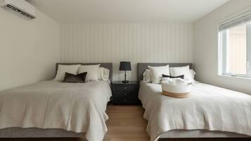 Desk, iron/ironing board, WiFi, bed sheets
