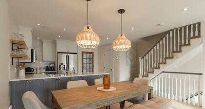 Farmhouse-Style Townhouse | 3 Floors âą Fireplace