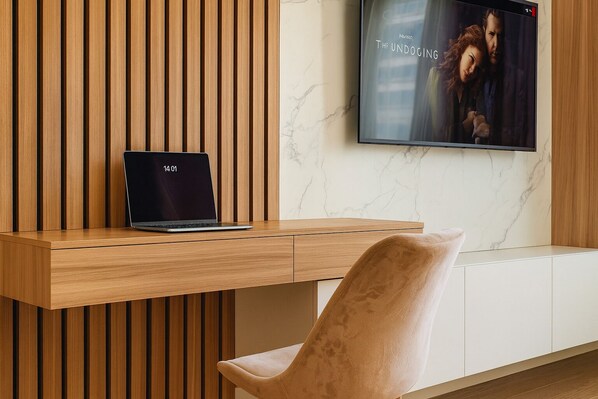 Deluxe Apartment, Lanai, Courtyard View | Egyptian cotton sheets, premium bedding, desk, laptop workspace - Waterfront Collection Apartments (Belgrade)