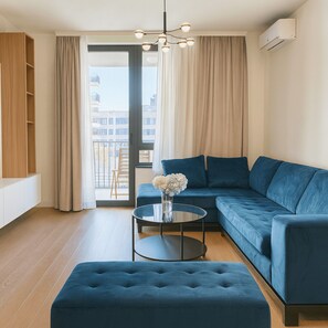 Deluxe Apart Daire, Balkon/Veranda, Avlu Manzaralı | Oturma alanı