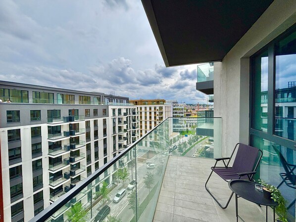 Superior-Apartment, Veranda, Stadtblick | Terrasse/Patio