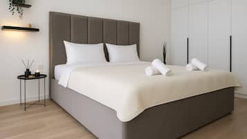 Deluxe Studio, Lanai, City View | Egyptian cotton sheets, premium bedding, desk, laptop workspace