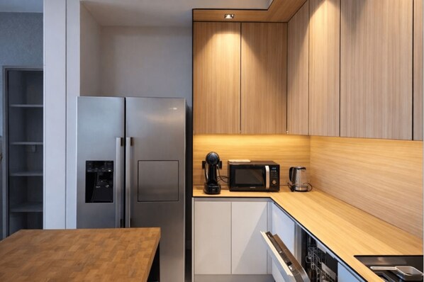 Presidential Apartment, Lanai, River View | Private kitchen | Fridge, oven, stovetop, dishwasher - Waterfront Collection Apartments (Belgrade)