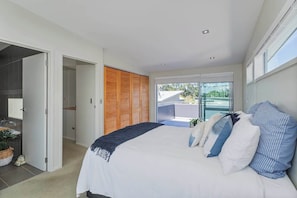 4 bedrooms