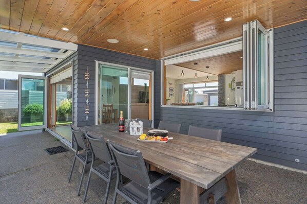 Outdoor dining