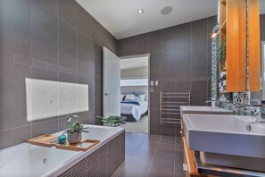 Shower, shampoo