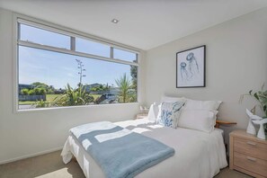 4 bedrooms, bed sheets