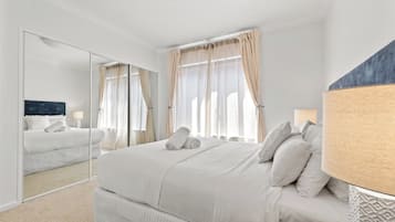 3 slaapkamers, een strijkplank/strijkijzer, internet