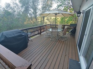 Outdoor dining - Mountain Cabin near Yosemite Free Parking WiFI (Groveland)