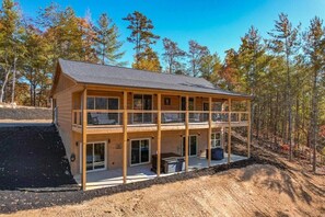 Exterior - A+Location! Pavilion! Mt.Views! Cabin! Hot Tub! Pool Table! Games! 6 miles to PF (Sevierville)