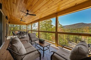 Outdoor dining - A+Location! Pavilion! Mt.Views! Cabin! Hot Tub! Pool Table! Games! 6 miles to PF (Sevierville)