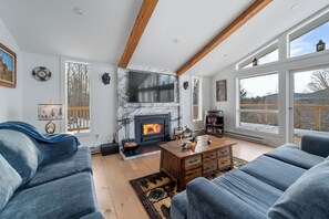 スマートテレビ、暖炉、テレビゲーム