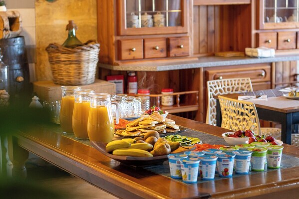 Free daily buffet breakfast