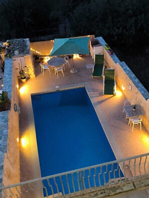 2 outdoor pools