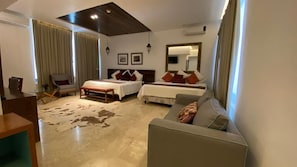 In-room safe, desk, laptop workspace, soundproofing - Rancho Canto de Sal Luxury Hotel & SPA (Salinas de Hidalgo)
