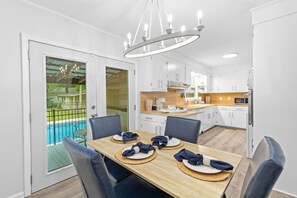 Dining - Pool | Mini Golf | Near Airport, Downtown, & Beach (North Charleston)