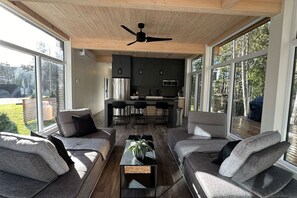 Téléviseur, foyer, chaîne audio