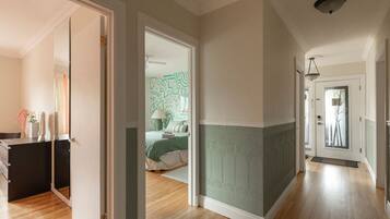 2 bedrooms, travel cot, WiFi, bed sheets