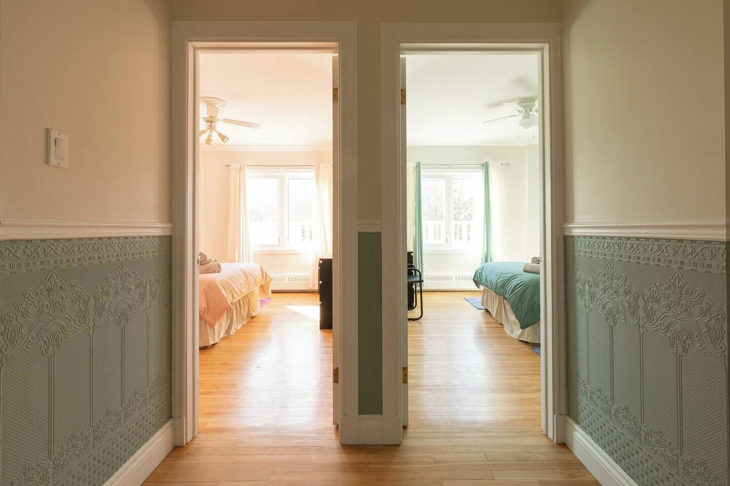 Travel cot, WiFi, bed sheets