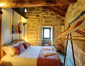 4 bedrooms, iron/ironing board, Internet, bed sheets