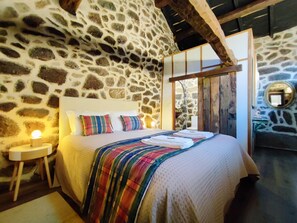 4 bedrooms, iron/ironing board, Internet, bed sheets