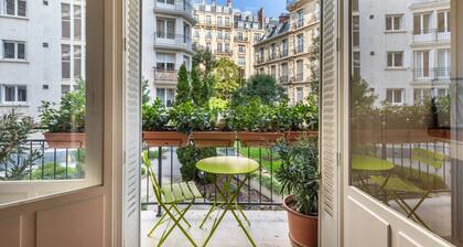 Paris Chic Trocadero Private apartment in Passy 500 meters from the Eiffel Tower