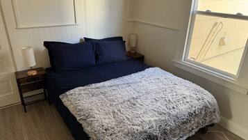 1 bedroom, desk, iron/ironing board, WiFi