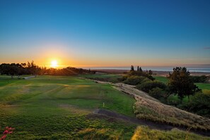 Golf - Sunset & Ocean View 2BR Condo in Waikoloa Village with pool and fitness room (Waikoloa Village)