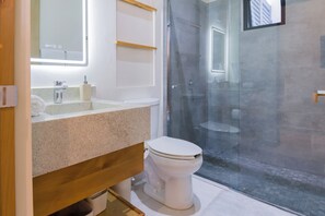 Deluxe-Apartment, 1 Schlafzimmer | Badezimmer | Dusche, Haartrockner, Handtücher, Seife