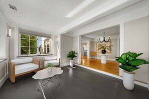 Interior - NEW 4 Bed, 4.5 Bath, 3 En-Suite, Across the Street From Balboa Park, Parking (San Diego)