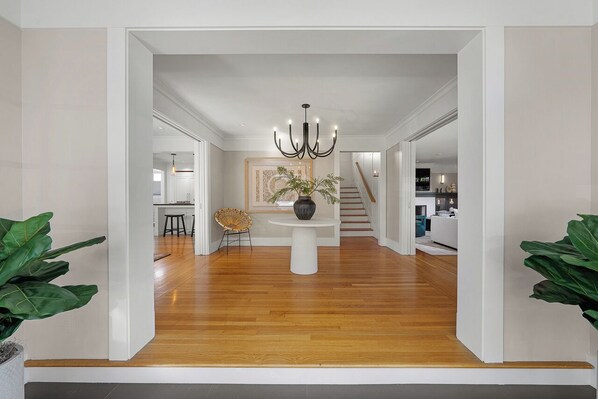 Interior - NEW 4 Bed, 4.5 Bath, 3 En-Suite, Across the Street From Balboa Park, Parking (San Diego)