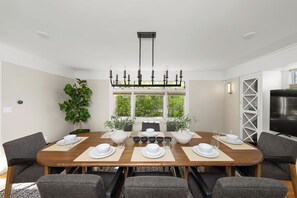 Dining - NEW 4 Bed, 4.5 Bath, 3 En-Suite, Across the Street From Balboa Park, Parking (San Diego)