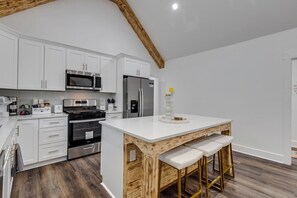 Private kitchen - Cozy Georgia retreat. Near Atlanta's attractions! (Hapeville)