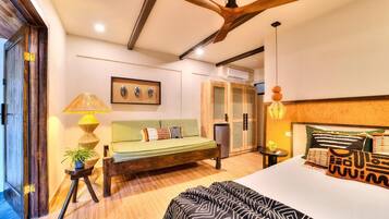 Chambre Quadruple Supérieure, vue jardin | Minibar, rideaux occultants, fer et planche à repasser, lit parapluie