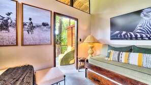 Premium bedding, memory-foam beds, minibar, individually decorated - Conga Boutique Hotel (Cahuita)