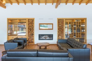 Interior - Holiday Home 'Casa Da Maria Valtina' with Mountain View, Wi-Fi and Air Conditioning (Odemira)