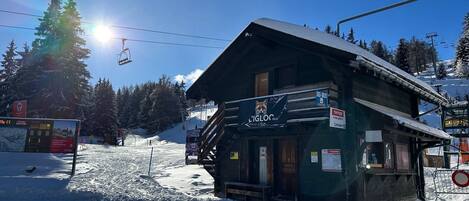 المنشأة من الخارج