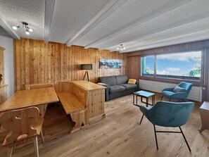 TV, offices - Ultimate Ski Condo – 4 Valleys, Ski-in/out , Swiss (Vex)