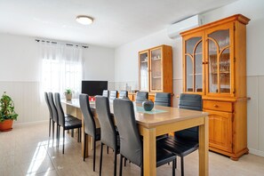 Dining - Holiday Home 'Costa Daurada' with Private Terrace, Wi-Fi and Air Conditioning (Tarragona)